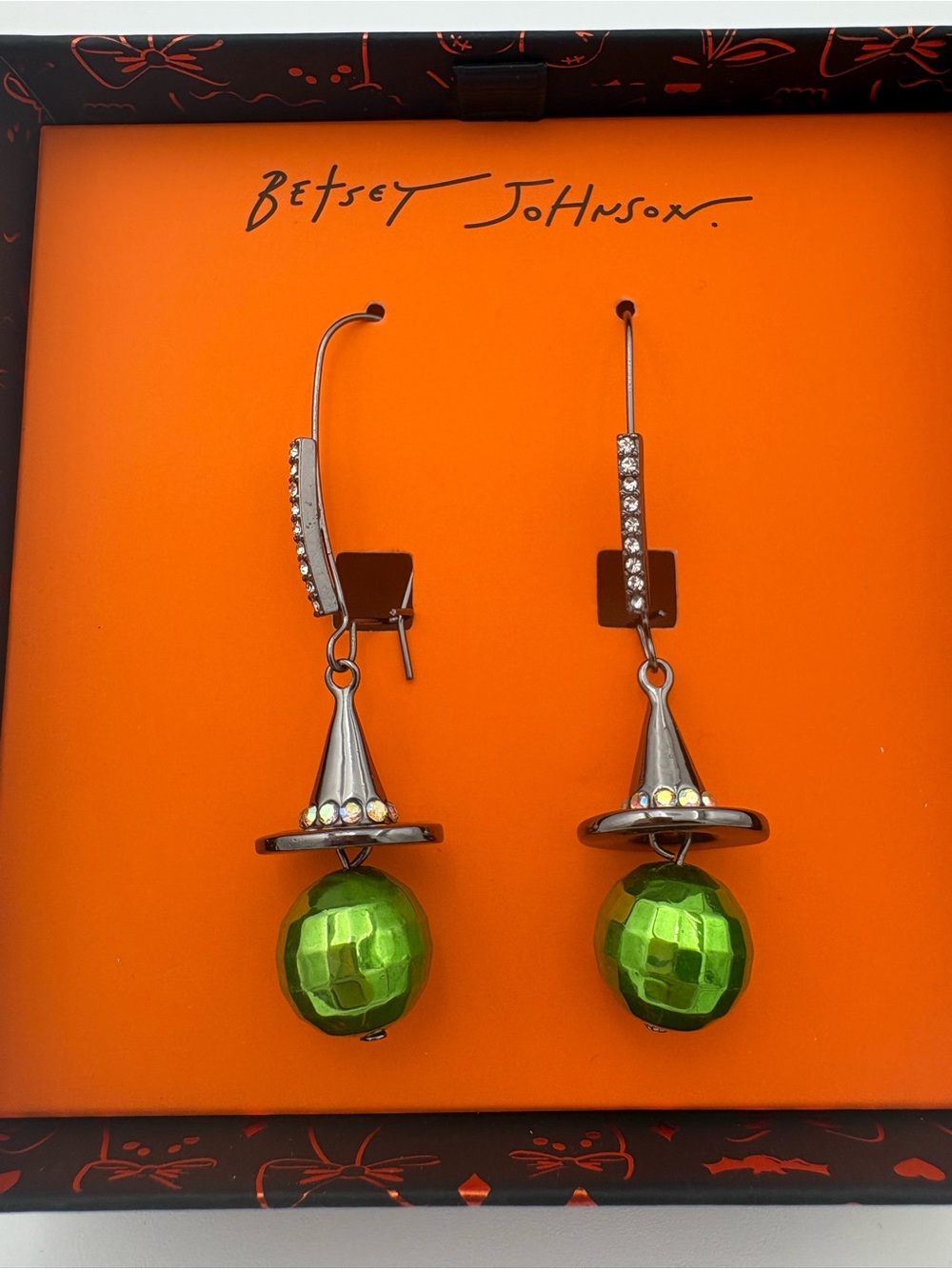 🧙‍♀️ Betsey Johnson Green Disco Ball Witch Hat Halloween Earrings